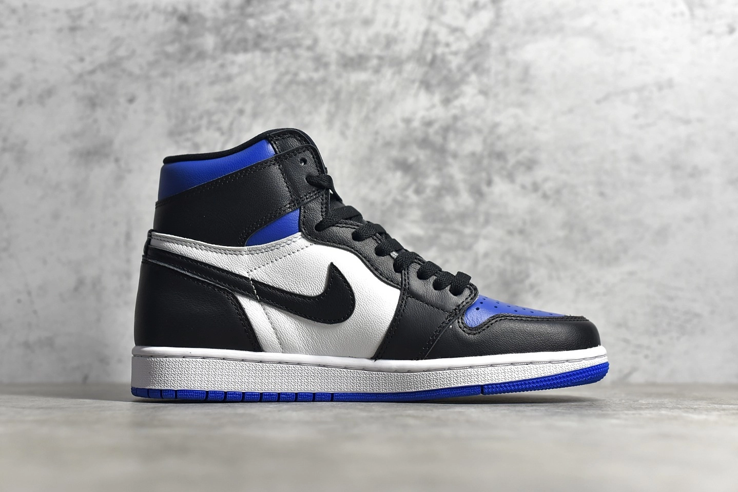 Air Jordan 1 Retro High OG “White Royal”